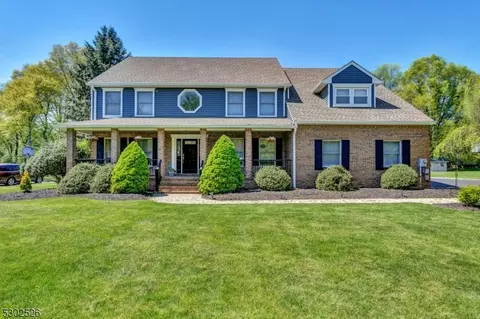 28 Solomon Dr, Bridgewater, NJ 08807