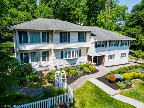 12 Wood Dr, Morris Plains, NJ 07950