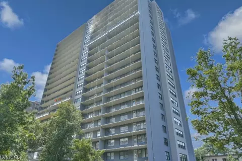 285 Aycrigg Ave #21J, Passaic, NJ 07055