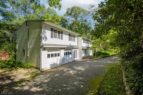 27 Hillside Rd, Ringwood, NJ 07456