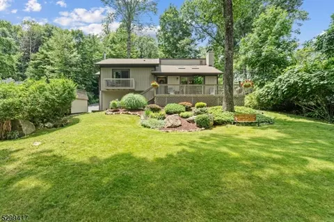 407 Springbrook Trl, Sparta, NJ 07871
