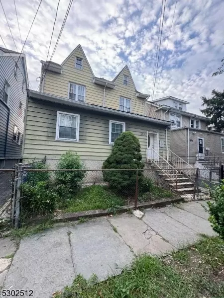 372 N 7th St, Newark, NJ 07107