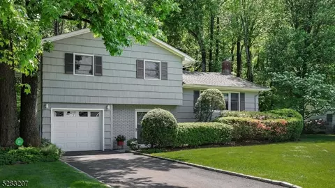752 Tamaques Way, Westfield, NJ 07090