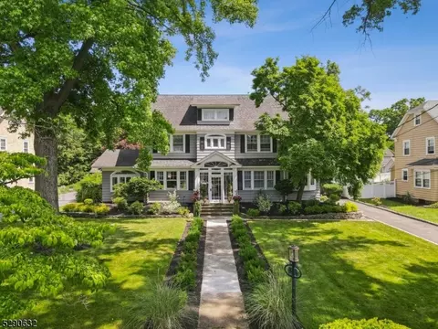 Exterior - 617 W 8th St, Plainfield, NJ 07060 photo 7 of 8
