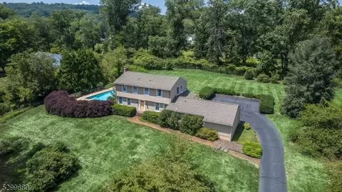 26 Brockden Dr, Mendham Twp, NJ 07945