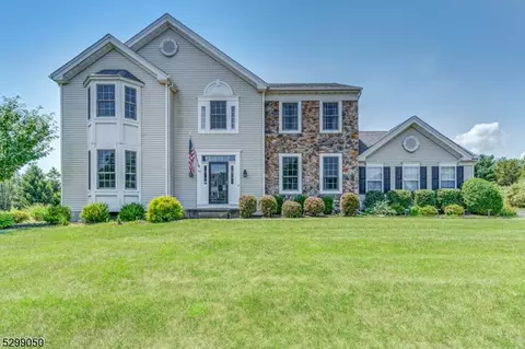 28 Running Brook Cir, Flemington, NJ 08822