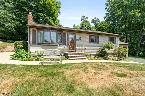 15 Circle Dr, Sparta, NJ 07871