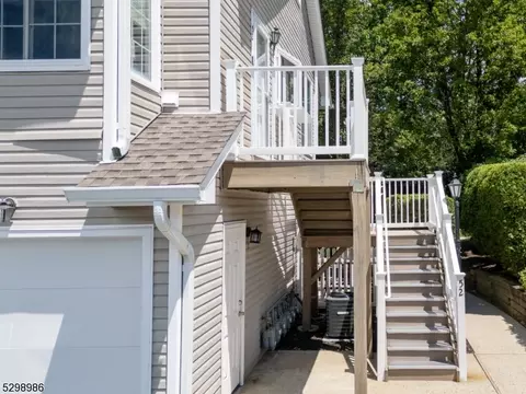52 Morgan Ct, Bedminster, NJ 07921