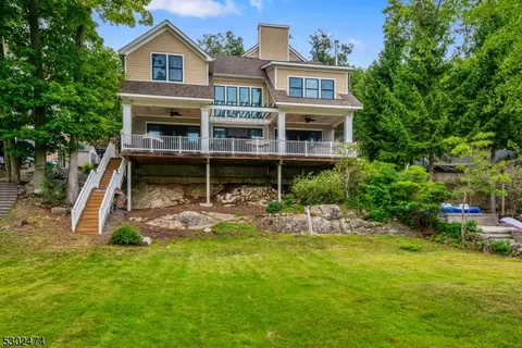 229 Squaw Trl, Andover, NJ 07821