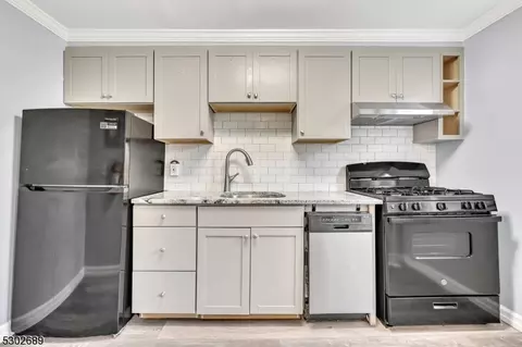 516 Brooklawn Ave #D1, Roselle, NJ 07203