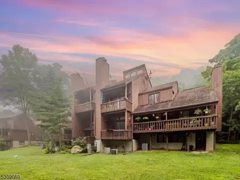 11 Village Way #4, Vernon, NJ 07462