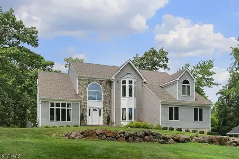989 Tullo Farm Rd, Bridgewater, NJ 08807