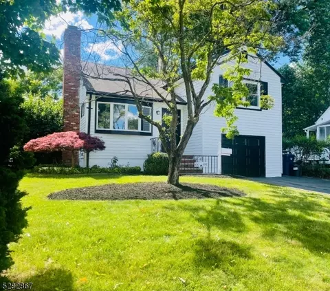 30 Haliday St, Clark, NJ 07066