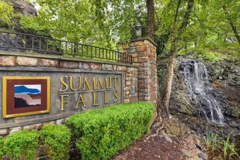 77 Lakeview Ct #77, Pompton Lakes, NJ 07442