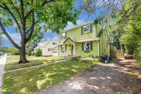 28 Ploch Rd, Clifton, NJ 07013