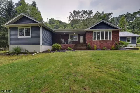 255 Glenwild Ave, Bloomingdale, NJ 07403