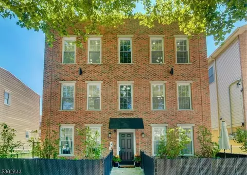 47 Washburn St #301, Jersey City, NJ 07306