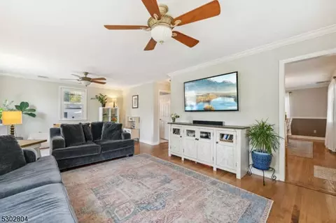 143 Stout Ave, Middlesex, NJ 08846 photo 2