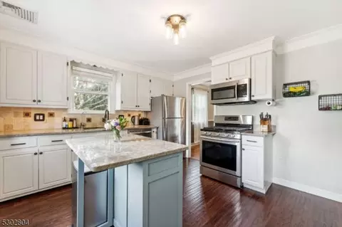 143 Stout Ave, Middlesex, NJ 08846 photo 9