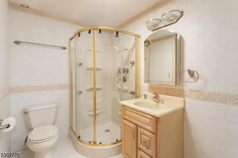 828 Highland Ave, Paramus, NJ 07652 photo 33