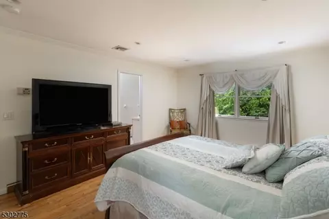 828 Highland Ave, Paramus, NJ 07652 photo 21