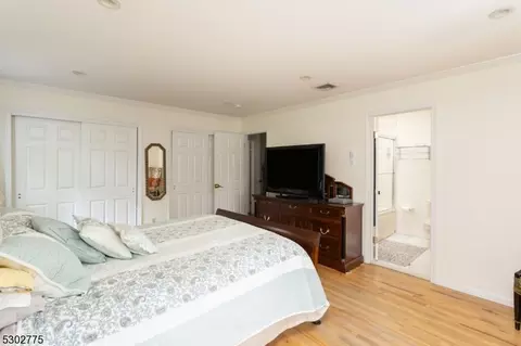 828 Highland Ave, Paramus, NJ 07652 photo 22