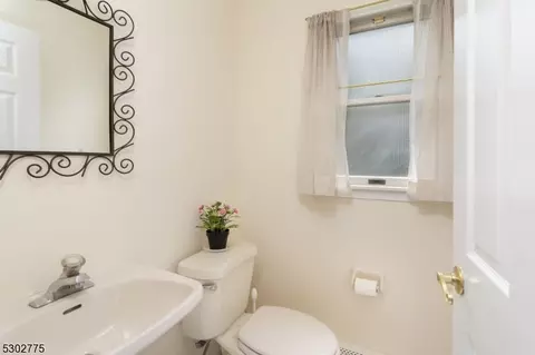 828 Highland Ave, Paramus, NJ 07652 photo 18