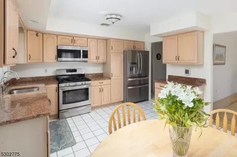 828 Highland Ave, Paramus, NJ 07652 photo 17