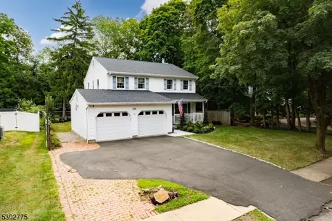828 Highland Ave, Paramus, NJ 07652 photo 4