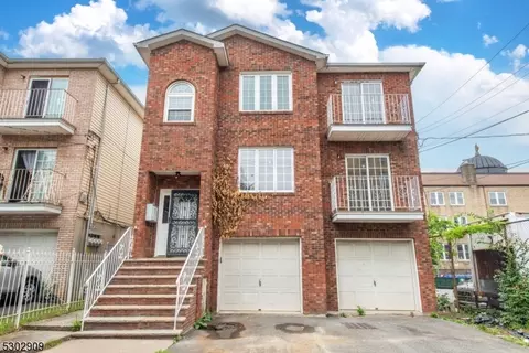 17-19 Osborne Ter, Newark, NJ 07108