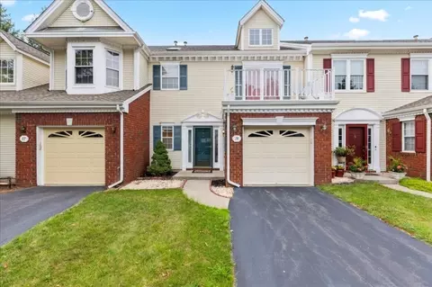 19 Sapphire Ln, Franklin Park, NJ 08823