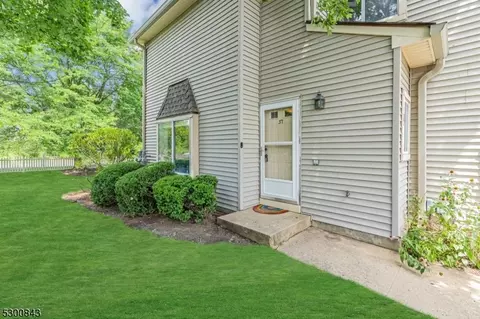 37 Teal Ct, Hightstown, NJ 08520