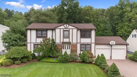112 Timberhill Dr, East Hanover, NJ 07936