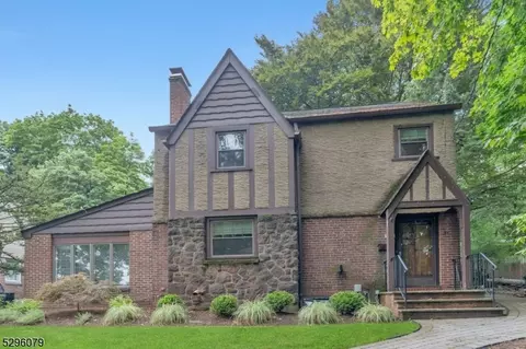 29 Hillview Ter, Glen Rock, NJ 07452