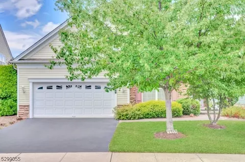 405 Breakers Ln, Franklin Twp, NJ 08873