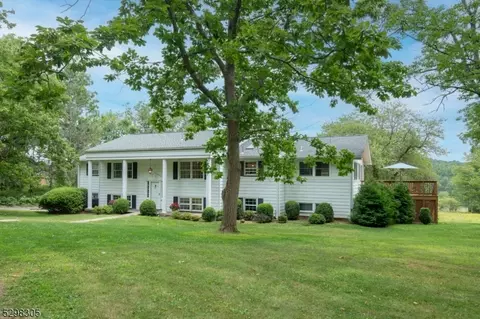 220 Union Grove Rd, Far Hills, NJ 07931