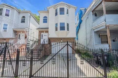 900 S 18th St, Newark, NJ 07108