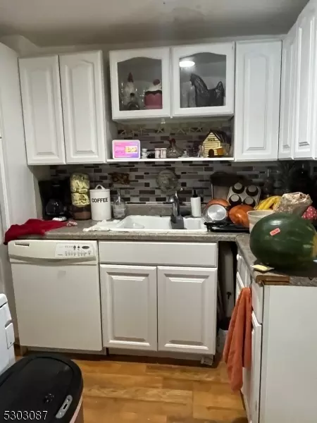 652 Crescent Dr, Bound Brook, NJ 08805 photo 4