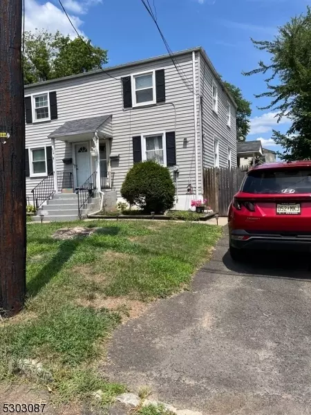 652 Crescent Dr, Bound Brook, NJ 08805