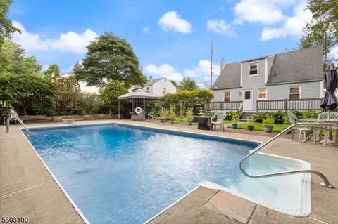 42 Overlook Ave, North Haledon, NJ 07508