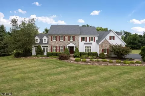 1 Harber Dr, Glen Gardner, NJ 08826