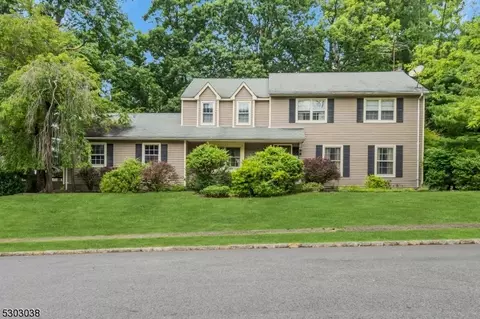 4 Twin Brook Rd, West Caldwell, NJ 07006