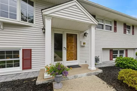 129 Clinton Ave, Hillsdale, NJ 07642
