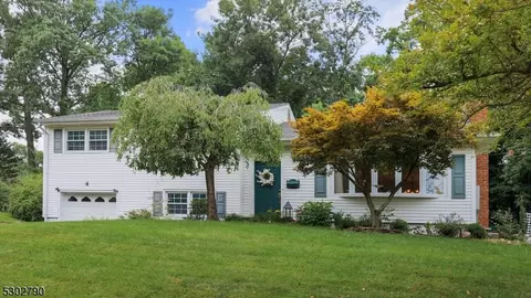 4 Ridge Way, Fanwood, NJ 07023