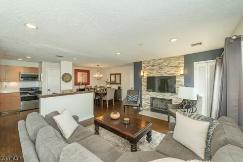 63 Larkin Cir #63, West Orange, NJ 07052