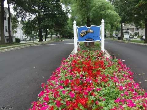 575 Holly Ct, Mahwah, NJ 07430
