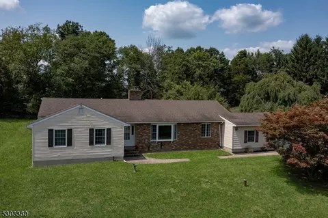 9 Plotts Rd, Newton, NJ 07860