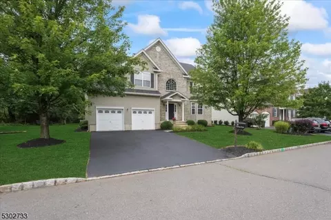 34 Treetops Cir, Princeton, NJ 08540
