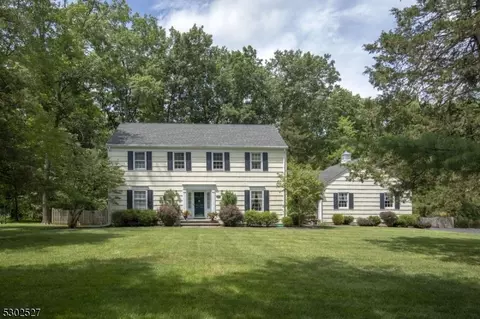 20 Keats Rd, Tewksbury, NJ 07979