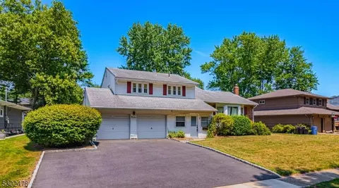 19 Smithfield Dr, Springfield, NJ 07081